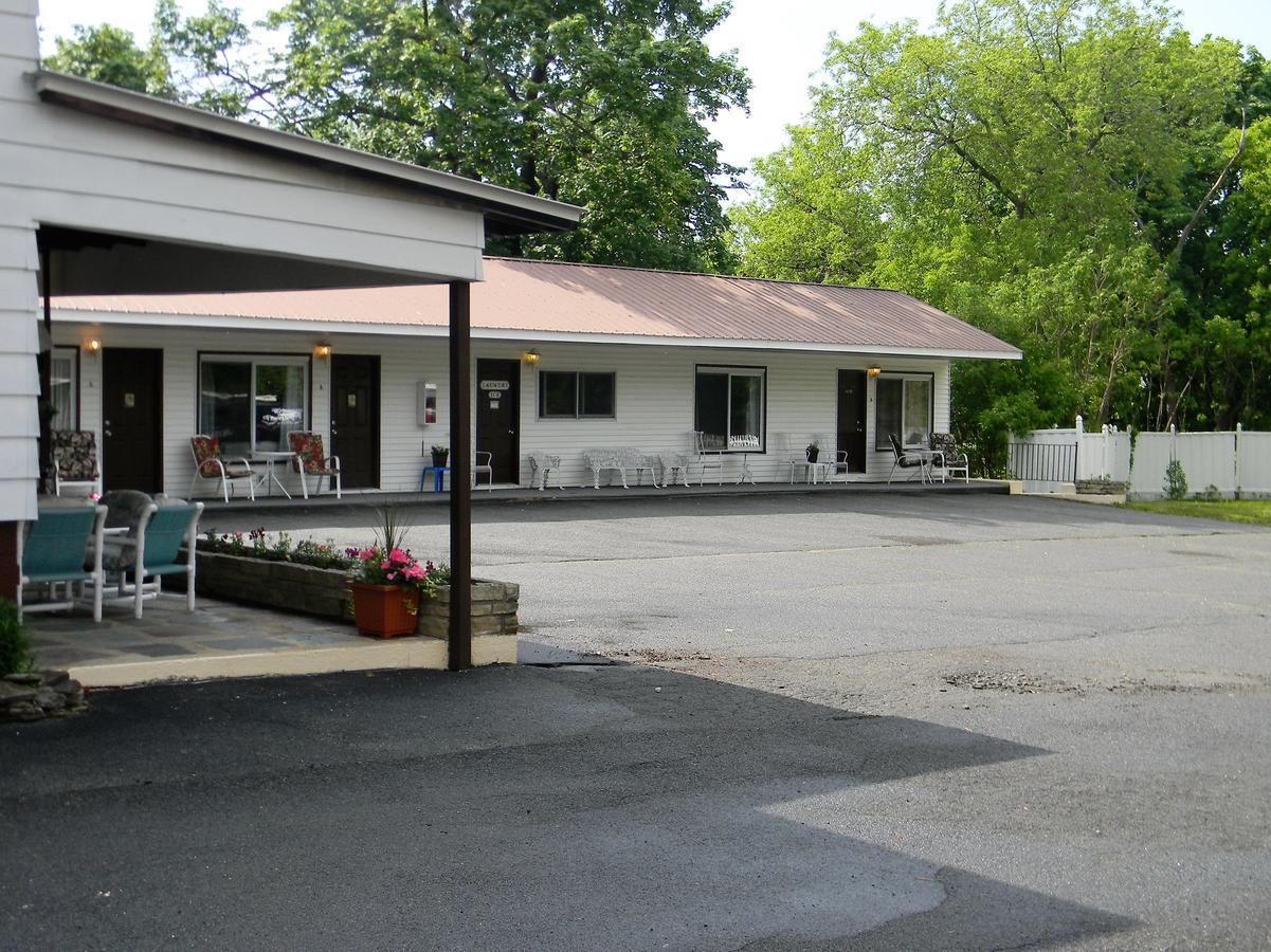 The Stone House Motel & Motor Lodge Ticonderoga ภายนอก รูปภาพ